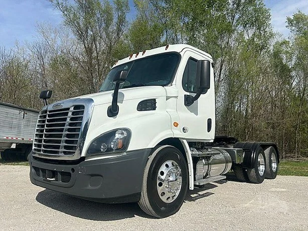 2019 Freightliner Cascadia day cab